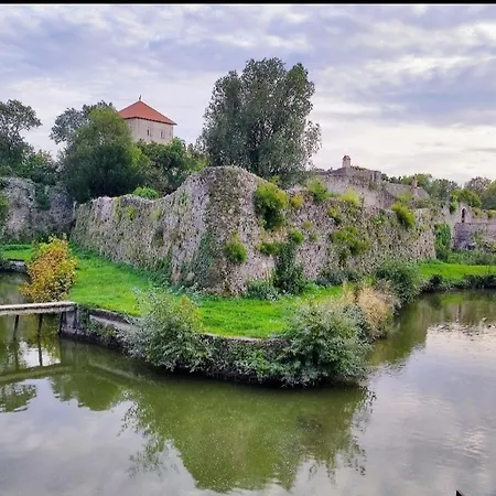 Bástya Tata